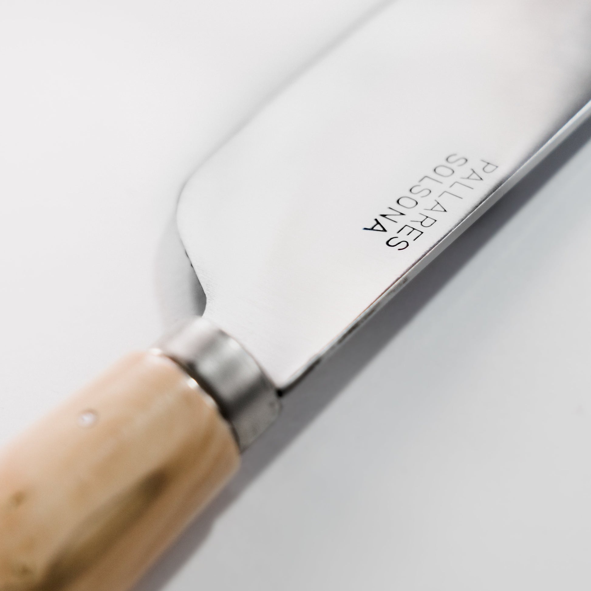 Cuchillo de cocina Pallarès de acero carbono con mango de boj -  Claudia&Julia